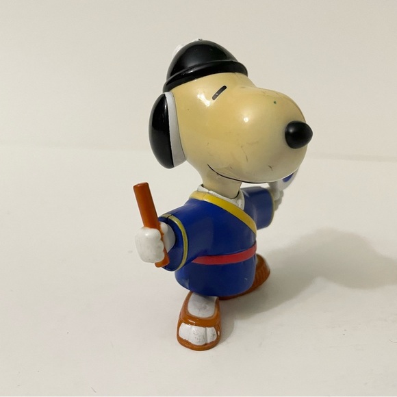 Snoopy World Tour Korea Figure Toy - Picture 12 of 13